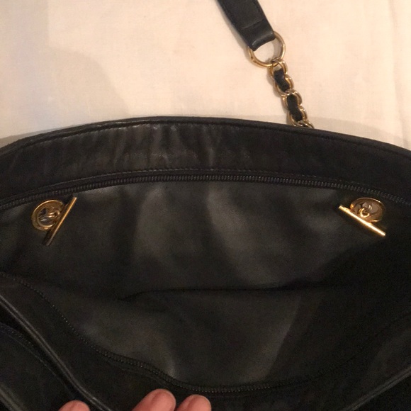 COPY - COPY - BALLY Stunning Calf skin shoulder t… - Picture 11 of 13